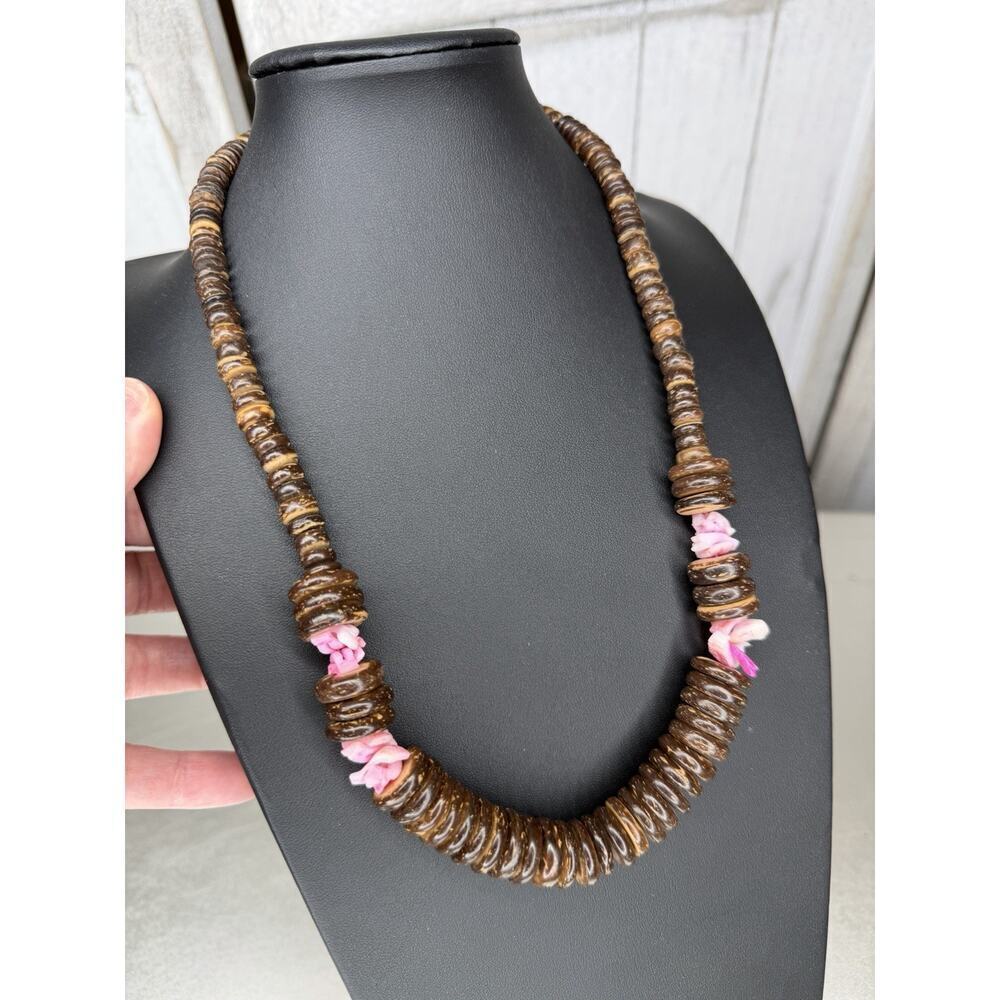 Vintage Natural Wood Graduated Disk Bead Necklace Bright Pink Shell